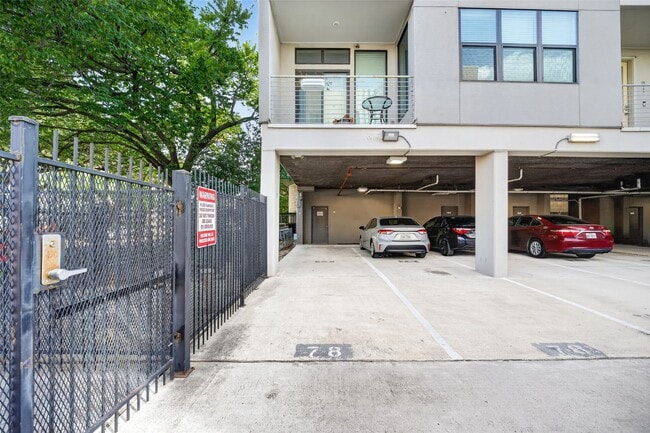 Building Photo - 2401 Crawford St