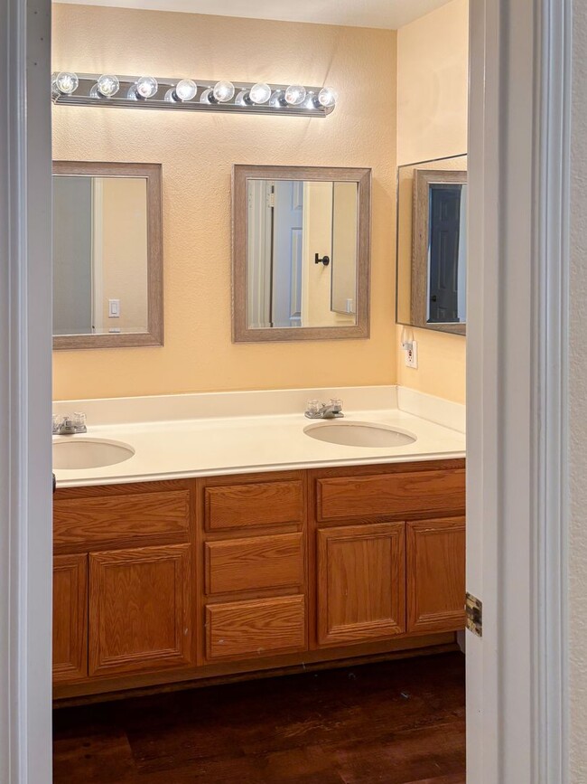 Building Photo - Murrieta - 4 bed / 2.5 bath home