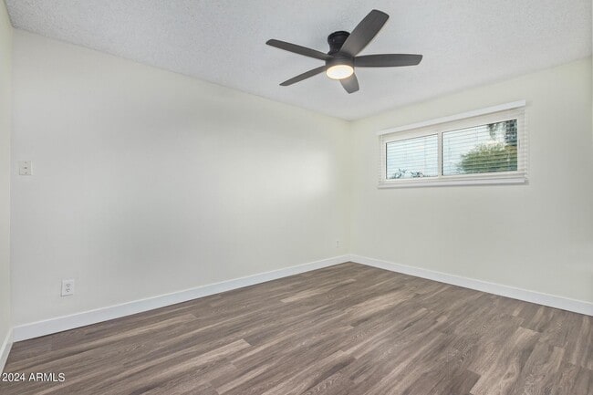 Building Photo - 4414 S Newberry Rd