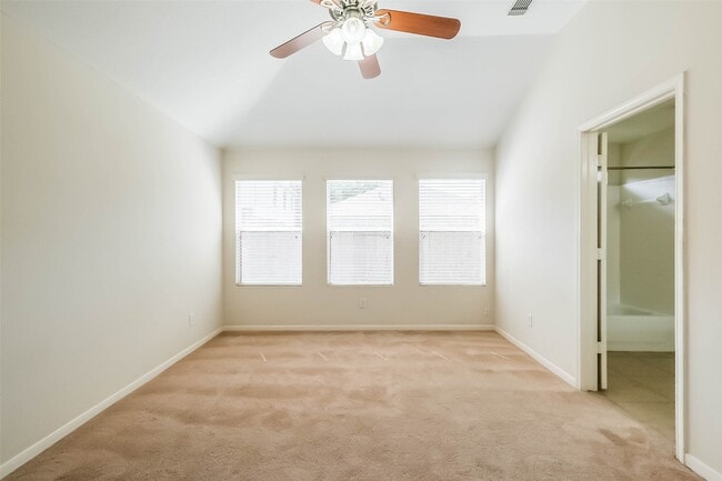 Building Photo - 15527 Fir Woods Ln