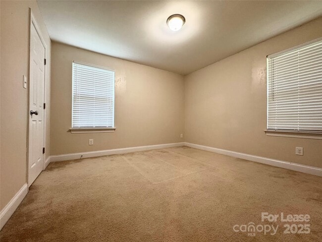 Building Photo - 6532 Fieldstone Manor Dr