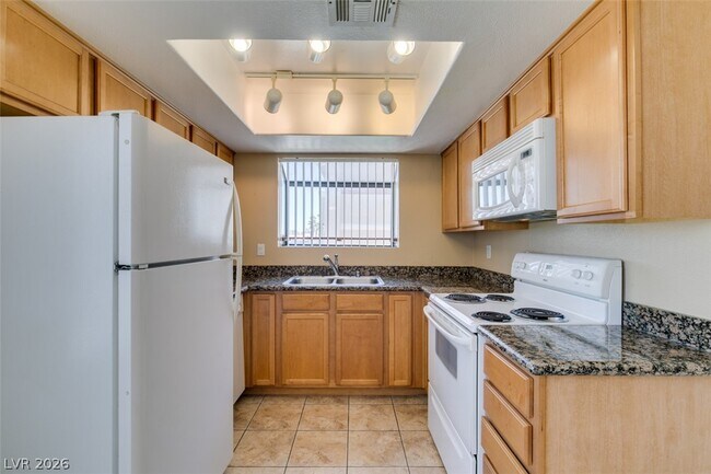 Building Photo - 7300 W Pirates Cove Rd