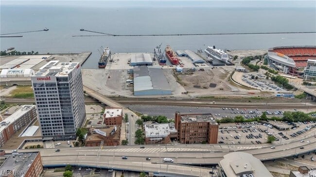 Building Photo - 1133 W 9th St