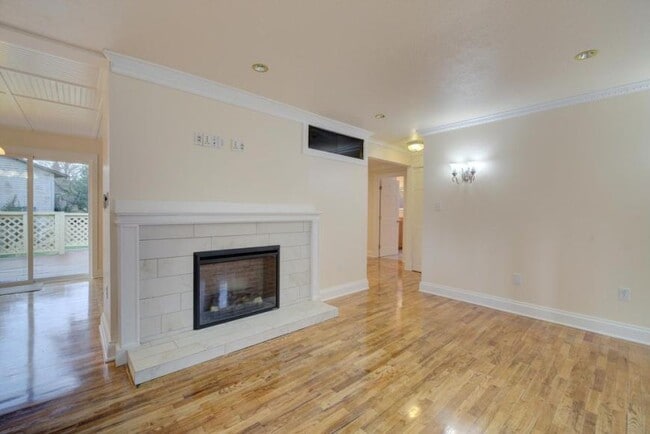 Building Photo - 3 bedroom in Shoreline WA 98133