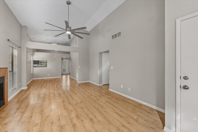 Building Photo - 4909 Fiesta Lakes St