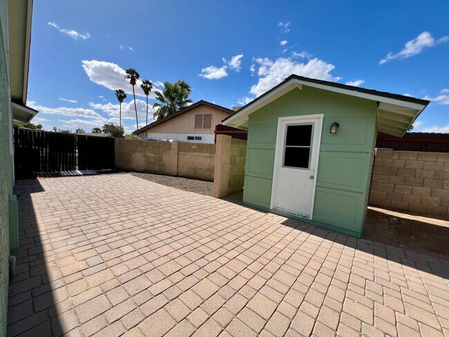 Building Photo - 4427 N 102nd Dr