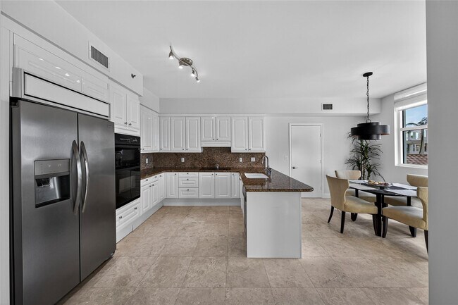 Building Photo - 3700 S Ocean Blvd