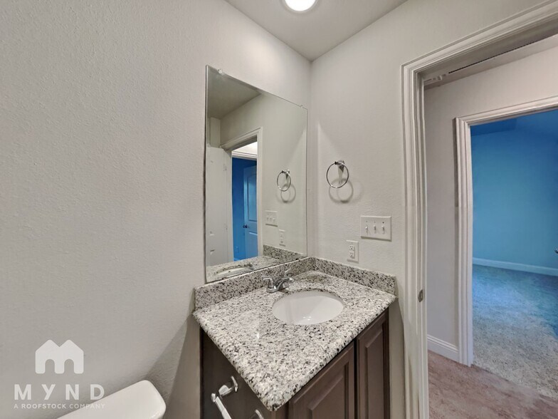 Building Photo - 5568 Kilmer Dr