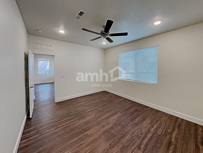 Building Photo - 2673 3340 South St