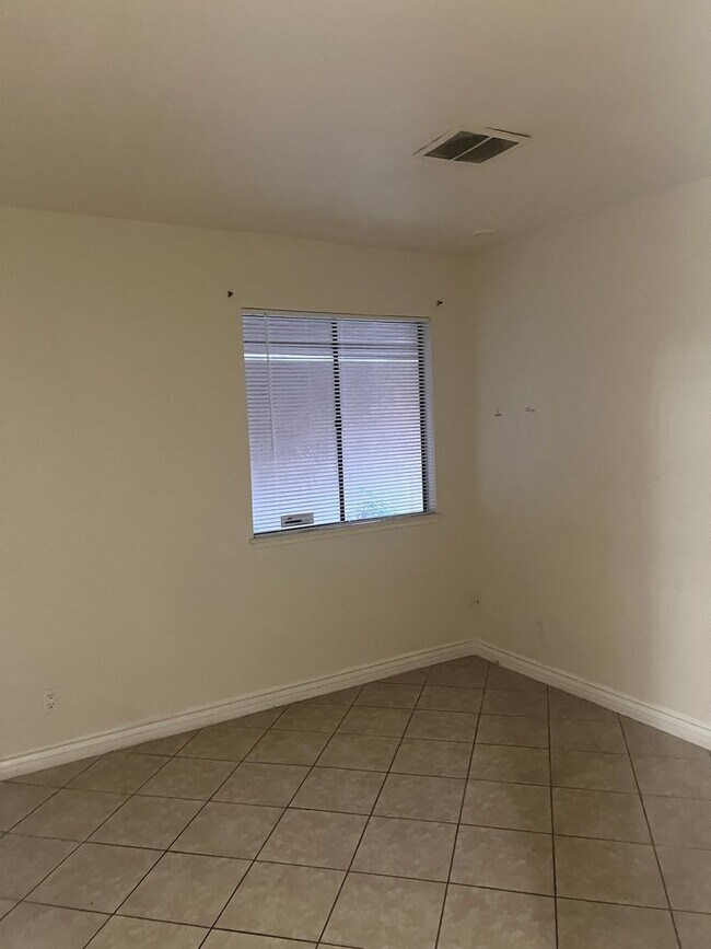 Building Photo - Ready for Move In