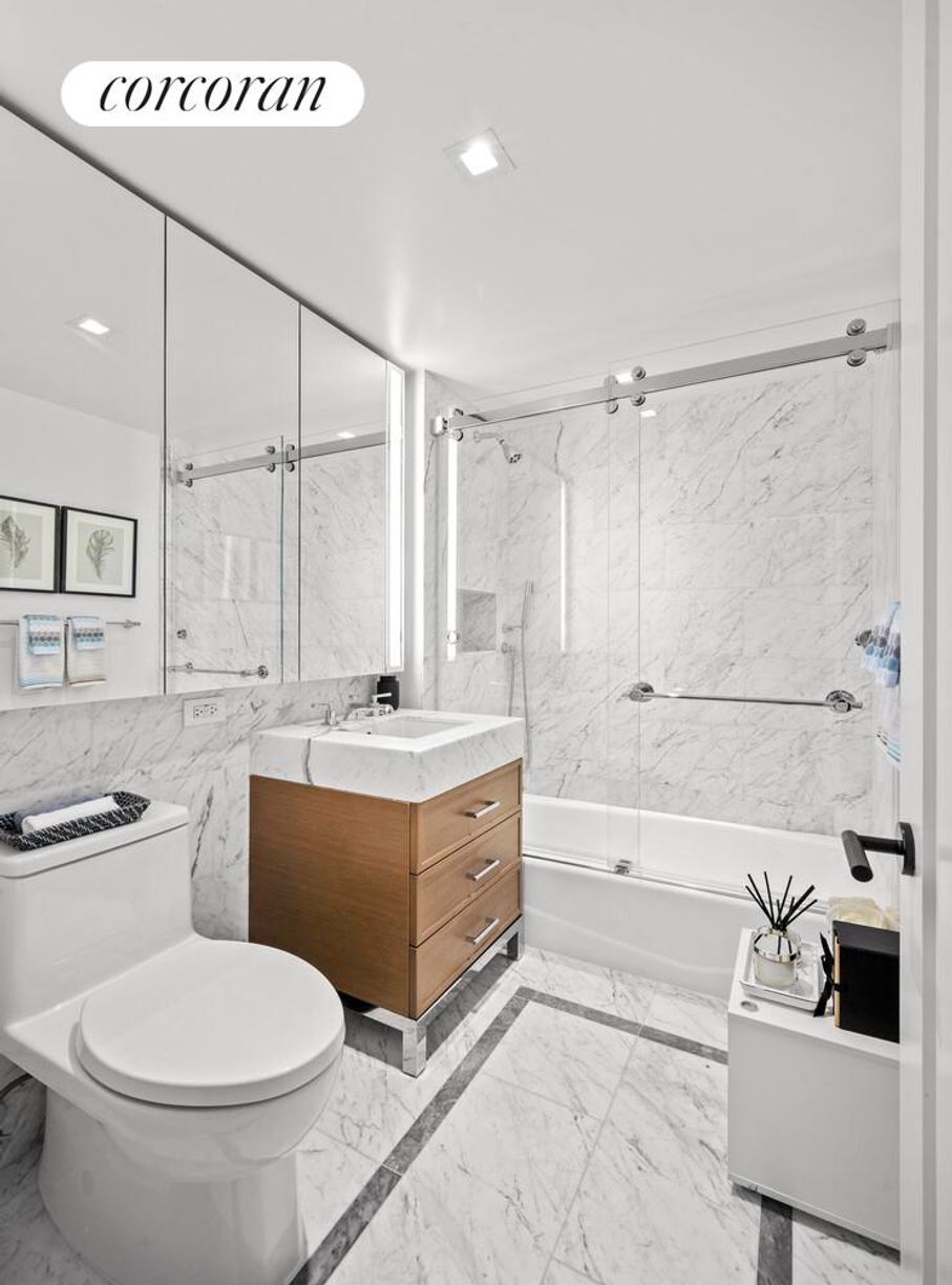 Building Photo - 210 Warren St