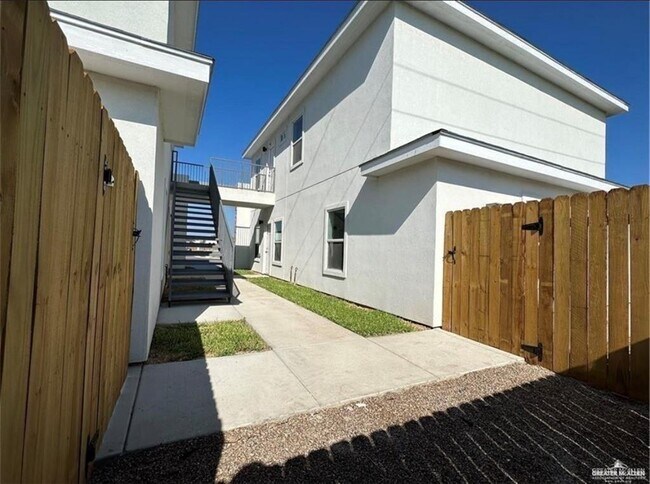 Building Photo - 209 Rafael Dr