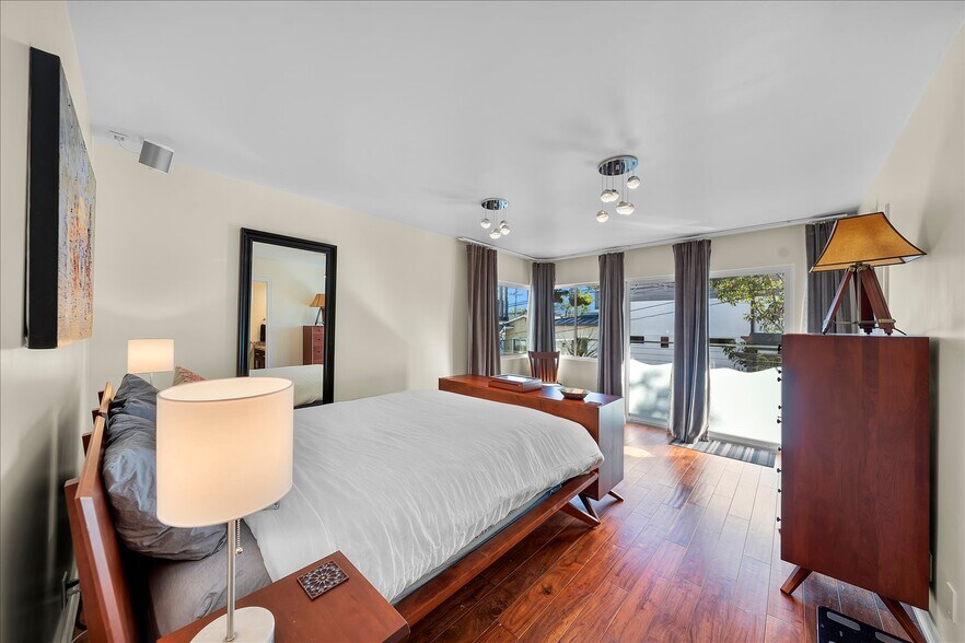 Building Photo - 760 Manhattan Beach Blvd