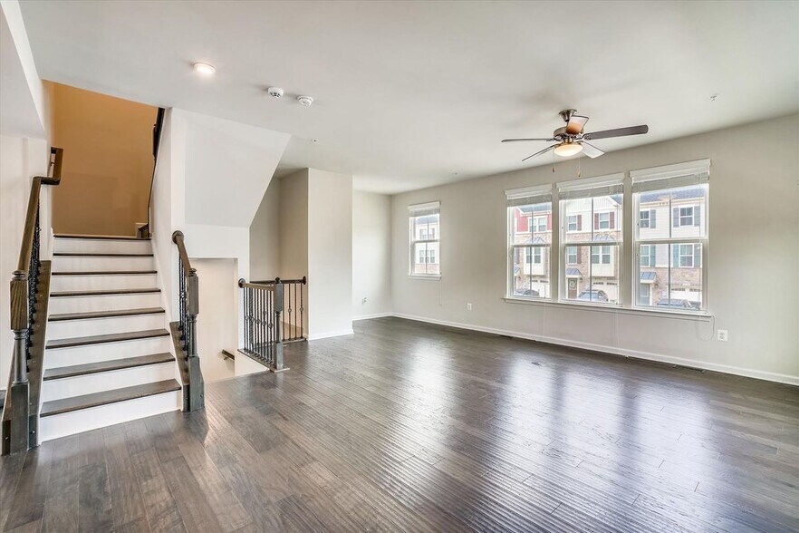 Building Photo - 8303 Encore Dr