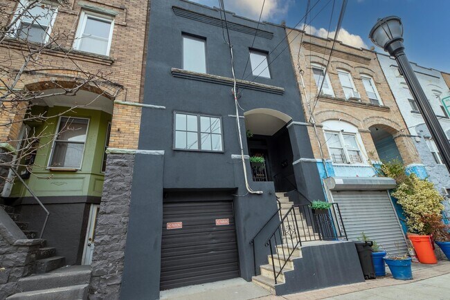 Building Photo - 4525 Brown St