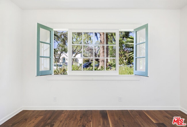 Building Photo - 3472 Rowena Ave