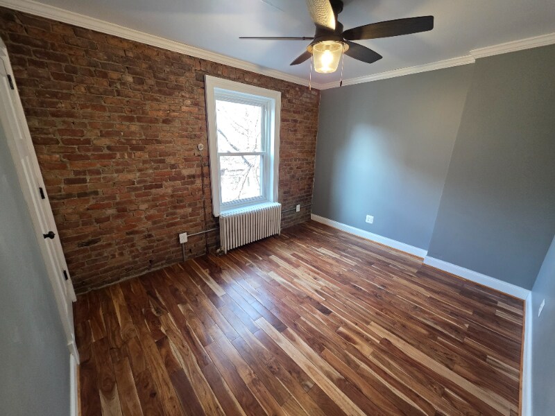 Building Photo - 148 S Swan St