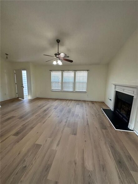 Building Photo - 2633 Barndale Dr