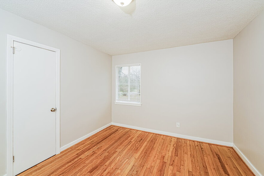 Building Photo - 237 Garden Ln