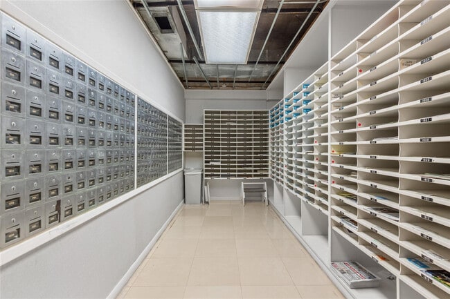 Building Photo - 4010 Galt Ocean Dr