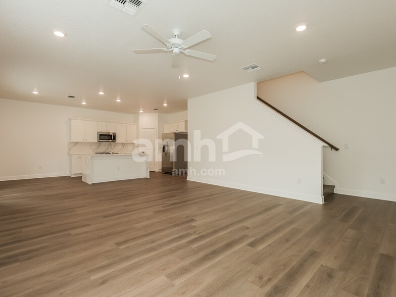 Building Photo - 37956 Dusty Saddle Ln