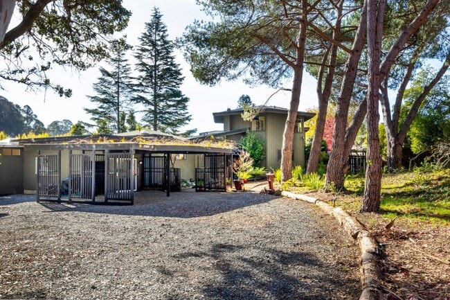 Building Photo - Upper Westside / Close to UCSC