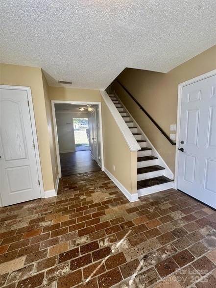 Building Photo - 853 Matthews School Rd