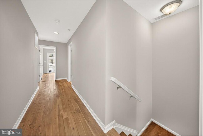 Building Photo - 15825 John Diskin Cir