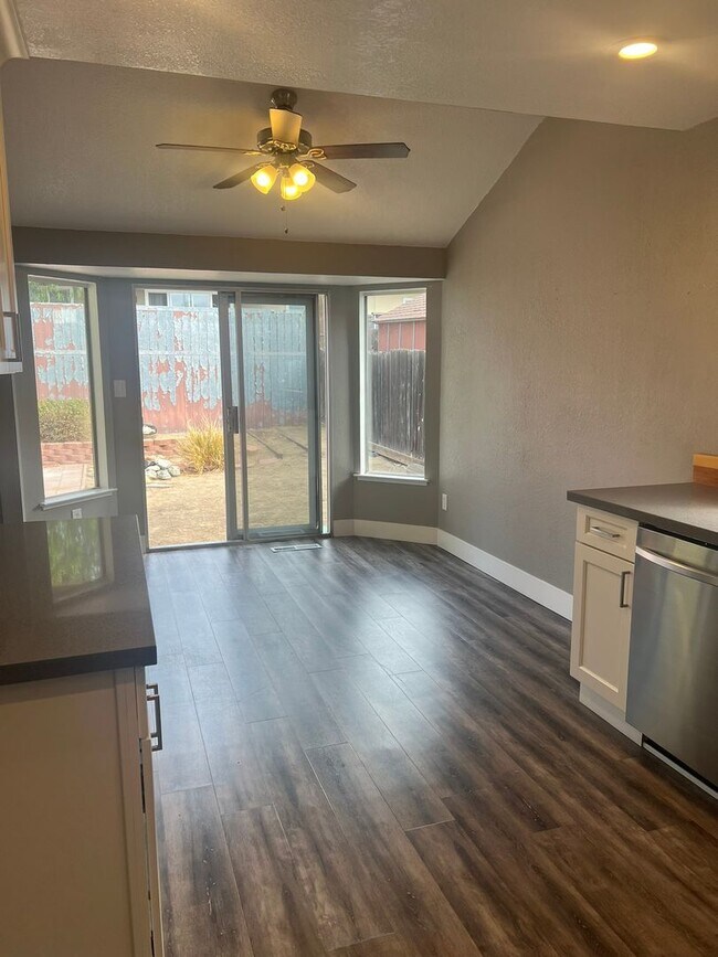 Building Photo - Three Bedroom, Two Bathroom Single Family ...