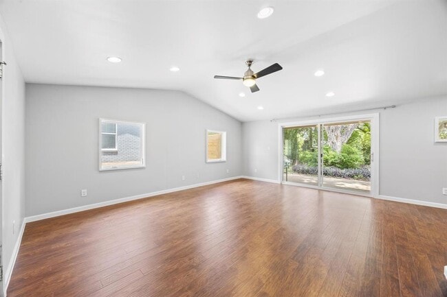 Building Photo - 4611 Lennox Dr