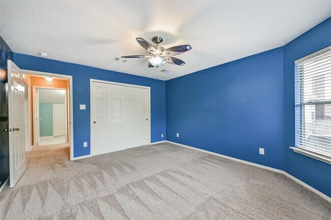 Building Photo - 2427 Shelby Park Dr
