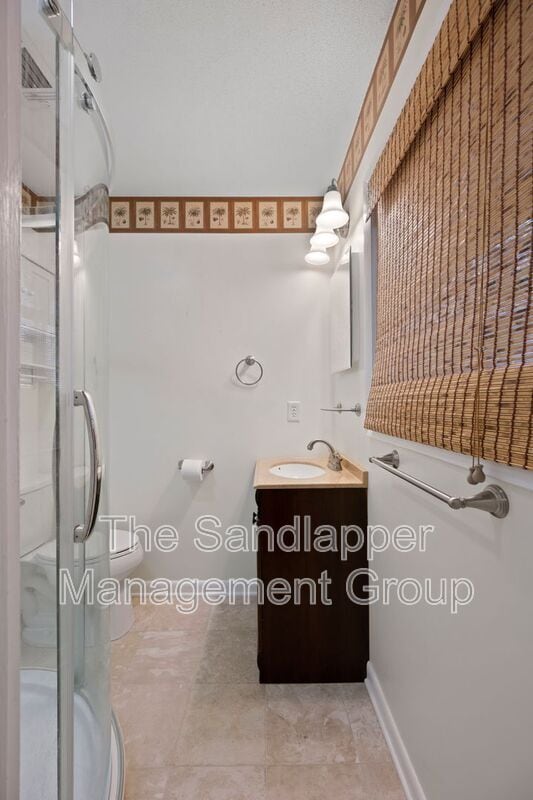 Building Photo - 628 Highwood Cir