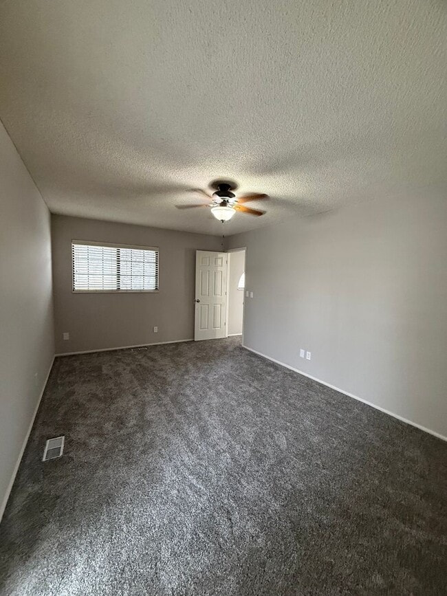 Building Photo - SPACIOUS 2-BEDROOM TOWNHOME WITH LOFT, GARAGE & PRIME LOCATION!