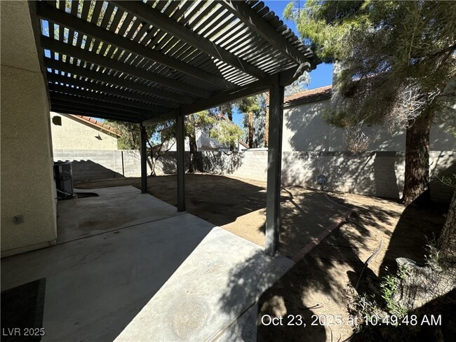 Building Photo - 2538 Wolverton Ave