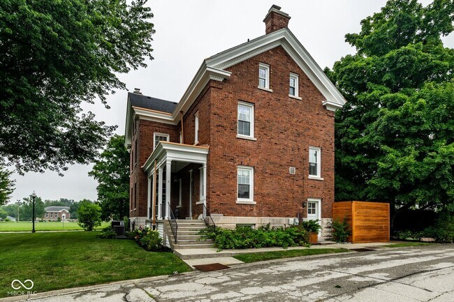 Building Photo - 5730 Lawton Loop W Dr