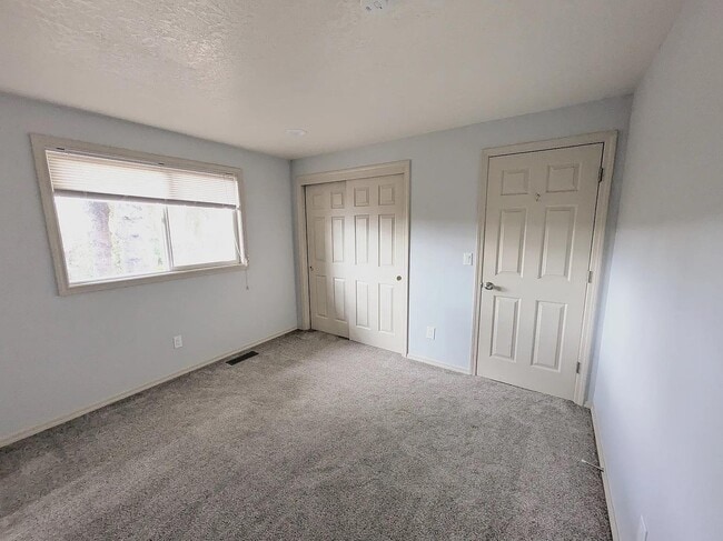 Building Photo - 566 Sunwood Dr NW