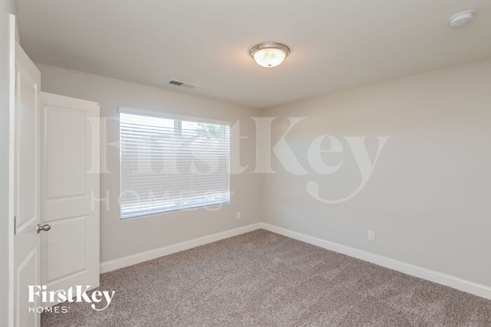 Building Photo - 9220 Evans Creek Ct