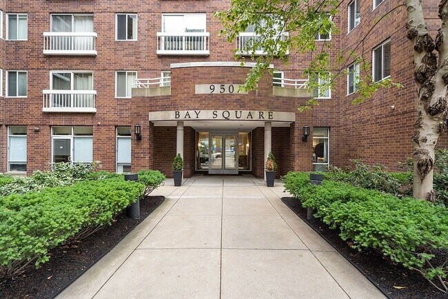 Building Photo - "Spacious 2-Bed Retreat with Granite Touches & Pool Access in Cambridge's Heart!"