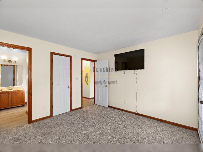 Building Photo - !!WOW!! single level condo WB