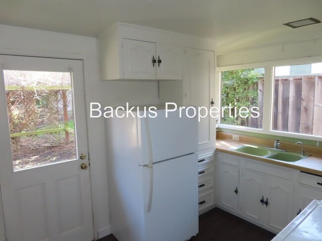 Building Photo - Two Bedroom Home in Beautiful Pacific Grove