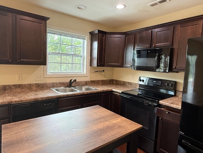 Building Photo - 704 Grays Pointe Ct