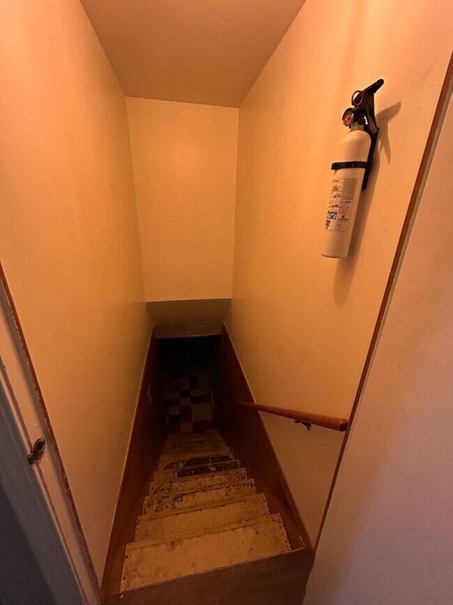 Building Photo - 223 Glenwood Dr