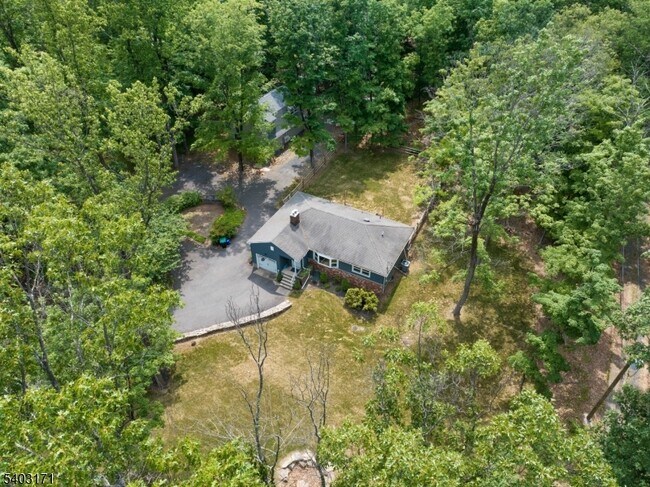 Building Photo - 422 Hollow Rd