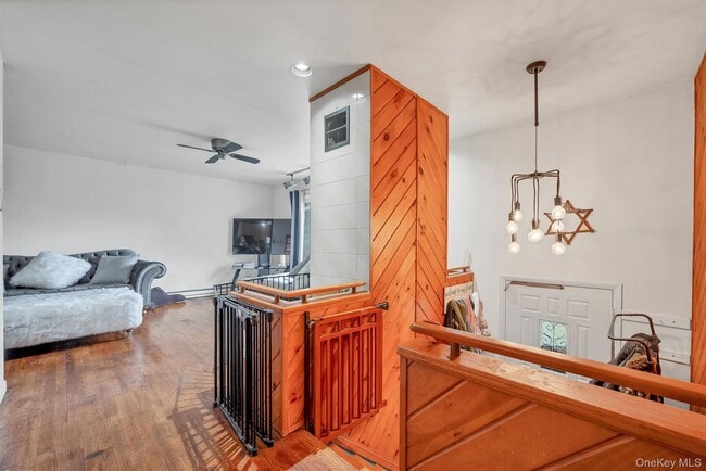 Building Photo - 10 Hanover Dr