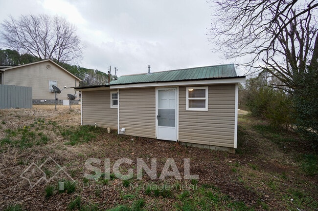 Building Photo - 8432 Lawley Ave