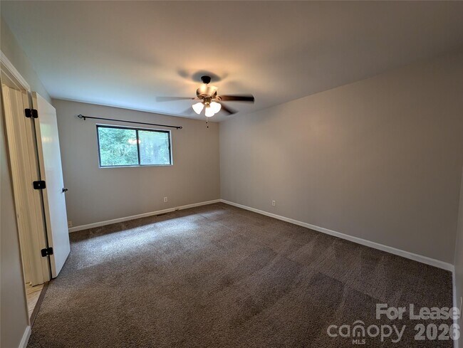 Building Photo - 9111 Sharonbrook Dr