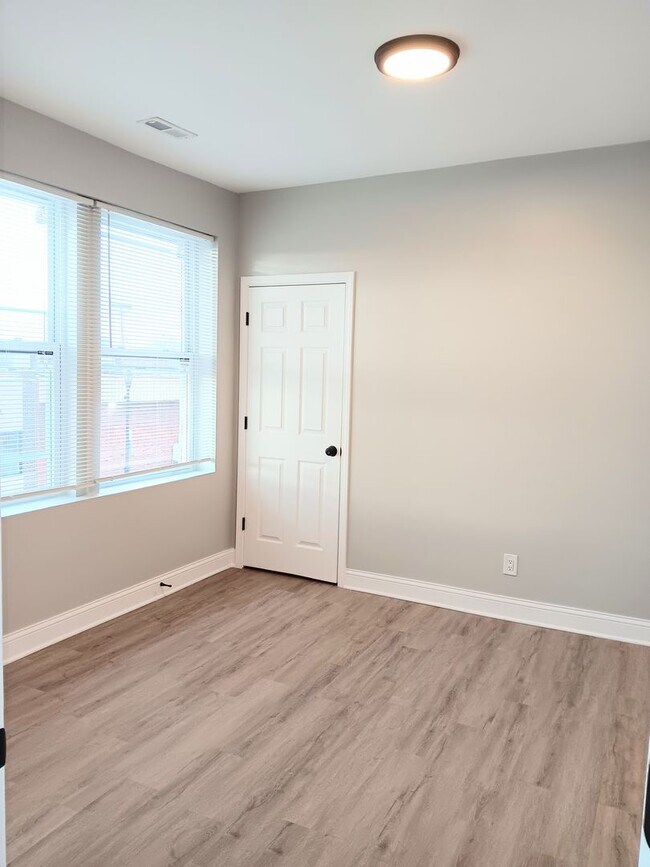 Building Photo - 3721 Main St