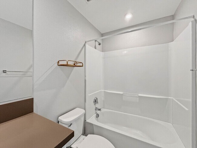 Building Photo - Stunning 3BD/2.5BA Townhouse in Mission Va...