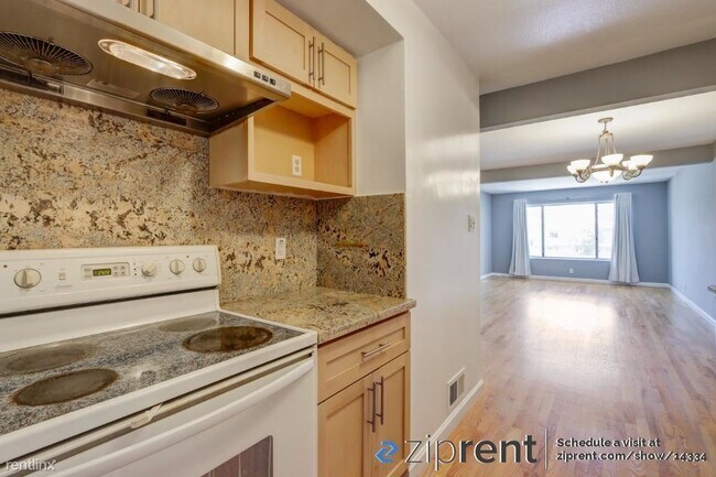 Building Photo - 2 br, 1 bath Condo - 2286 Greendale Dr, So...