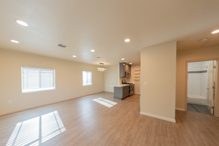 Building Photo - 7503 Camellia Ave